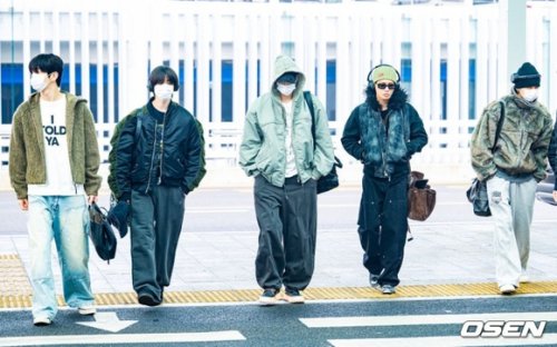【PHOTO】TOMORROW X TOGETHER、ワールドツアーのシンガポール公演のため出国