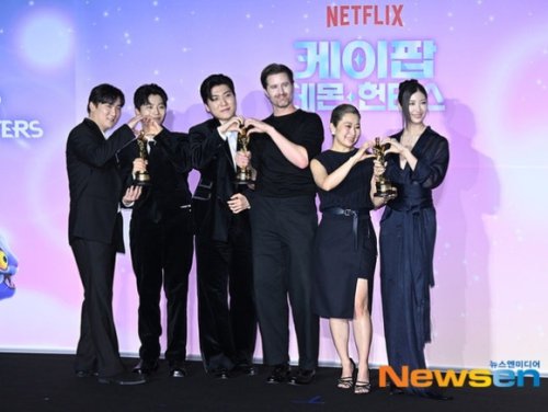 【PHOTO】元SM練習生のEJAEら、Netflix「KPOPガールズ！ デーモン・ハンターズ」アカデミー賞受賞記念の記者懇談会に出席