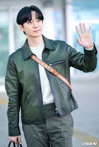 【PHOTO】2PM ジュノ、ファッションウィークに出席するためフランスへ出国