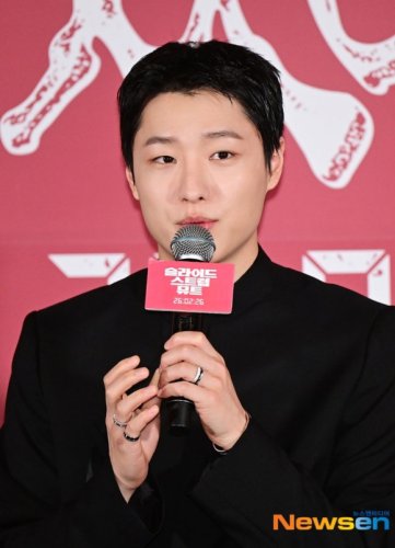 チョ・スンヨン、自身初の映画の土台となったエッセイ執筆秘話を明かす「軍隊にいた時に書き始めた」
