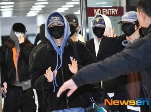 【PHOTO】AHOF、ファンコンサートの日本公演を終えて韓国に到着