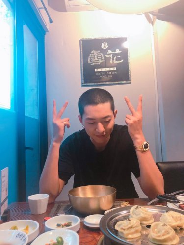 CNBLUE イ・ジョンシン、坊主頭の写真にファン騒然「また入隊するのかと思った」