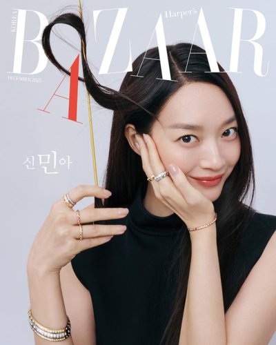 シン・ミナ、輝く指輪＆赤リップで堂々ポーズ！「行ったことのない国を旅行したい」