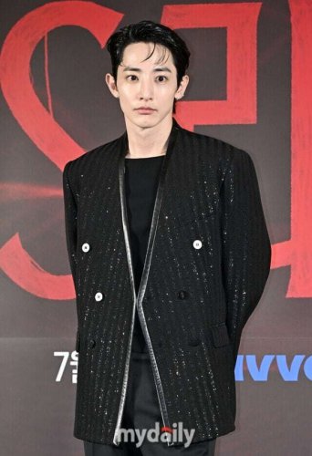 イ・スヒョク、12時間にわたるファンミーティングで脱水症状も&hellip;事務所が謝罪