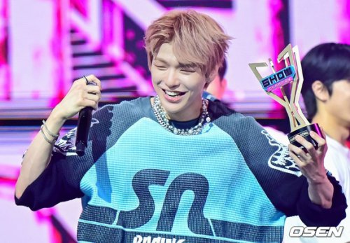 【PHOTO】カン・ダニエル、6/25放送の「SHOW CHAMPION」で1位を獲得！