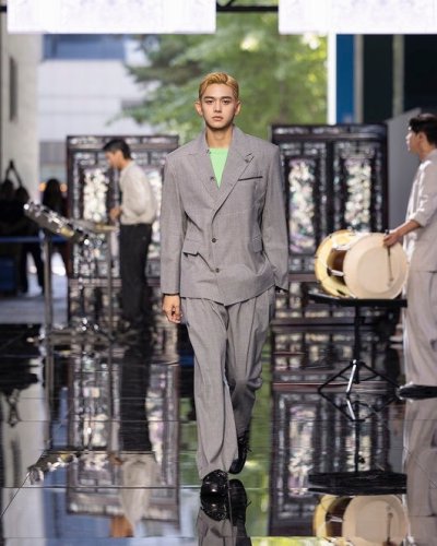 元NCT ルーカス、ファッションショーのモデルとしてランウェイに登場&hellip;圧倒的なスタイル
