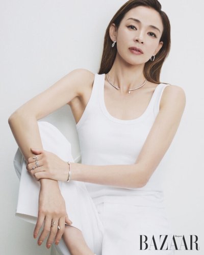 SHIHO、秋山成勲からのプレゼントで話題のジュエリーブランドとコラボ&hellip;美しさ際立つグラビアを披露