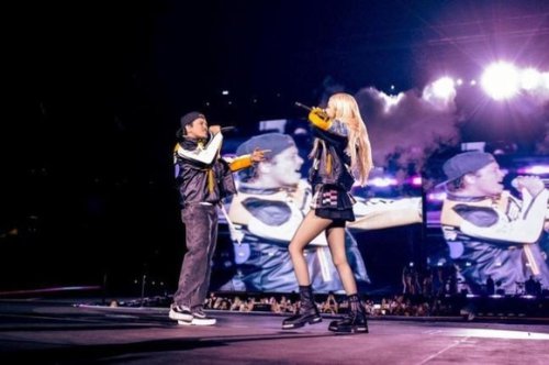 ブルーノ・マーズ、BLACKPINKのLA公演にサプライズ登場！大ヒット曲「APT․」を熱唱