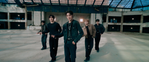 ASC2NT、タイトル曲「Still Rose」MV公開&hellip;バラを連想させるパフォーマンスに注目