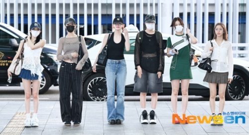 【PHOTO】STAYC、コンサートのため香港へ出国&hellip;フレッシュな魅力