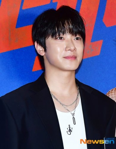 FTISLAND チェ・ミンファン、公演中に体調不良で倒れる&hellip;FNCがコメント「一時的な脱水症状」