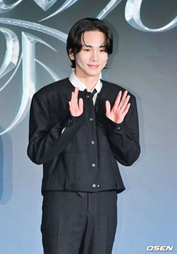 SHINee キー、番組収録中に突然の涙のワケは？少女時代 テヨンらも1位を祝福（動画あり）