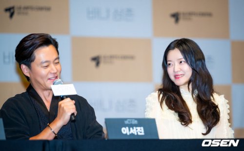 【PHOTO】イ・ソジン＆コ・アソンら、演劇「バンヤおじさん」制作発表会に出席