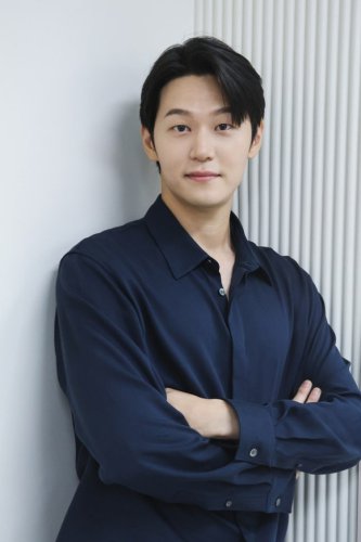 「エスクァイア」イ・ハクジュ&ldquo;チョン・ヘビンとのロマンスシーンのため家で妻と練習した&rdquo;