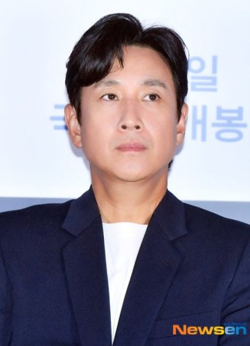 イ・ソンギュンさん、突然の別れから本日（12/27）で2年&hellip;ファンから追悼のメッセージ続く