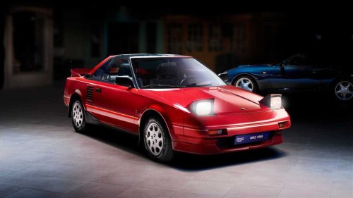 Bos Toyota Beli Mobil Sport Bermesin Tengah