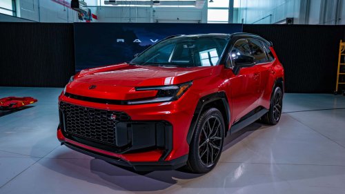 Mengapa Toyota Menampilkan Mesin V-8 dalam Video RAV4 2026?