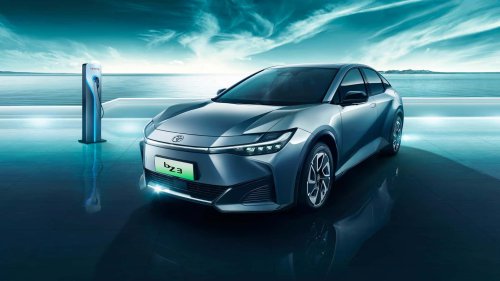 Toyota 'Terkejut' dengan Kecepatan Pengembangan Mobil Listrik BYD