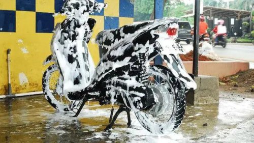 Ternyata Ini Efek Samping Kalau Terlalu Sering Cuci Motor Pakai Sabun Cuci Piring