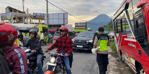 1. Jakarta-Dieng Berapa Jam Naik Mobil? Estimasinya!, 2. Mengapa Road Trip Jakarta-Dieng Layak Dicoba?, 3. 5 Rute Terbaik Menuju Dieng dari Jakarta, 4. Tips Memilih Rute Berdasarkan Musim dan Tujuan Wisata, 5. Siapkan Kendaraan Anda Sebelum Berangkat, 6. Tantangan Mengemudi Menuju Dieng: Jalan Berkelok dan Menanjak, 7. 8 Tips Mengemudi Aman di Jalan Berliku Menuju Dieng, 8. Aktivitas Seru yang Bisa Dilakukan di Dieng, 9. Kapan Waktu Terbaik Road Trip ke Dieng?, 10. Pengalaman Budaya yang Tak Terlupakan di Dieng, Road Trip Jakarta-Dieng: Petualangan 10-12 Jam Menuju Negeri di Atas Awan!