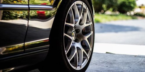 Cara Mengetahui Umur Ban Mobil dan Tanda Harus Diganti