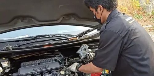 Kenali Penyebab Utama Korosi pada Mobil Anda, Risiko Air Hujan dan Udara Pantai terhadap Bodi Mobil, Bahaya Korosi Setelah Mobil Terendam Banjir, Debu dan Lumpur yang Menempel Bisa Jadi Pemicu Korosi, Pemakaian Mobil Secara Ekstensif di Jalan Basah, Area Bekas Goresan dan Tabrakan Berpotensi Menjadi Titik Korosi, Dampak Korosi yang Bisa Merusak Kendaraan Secara Keseluruhan, Struktur Mobil Melemah Akibat Penipisan Logam, Komponen Mekanis Seperti Rem dan Knalpot Bisa Terganggu, Sistem Elektrikal Mobil Rentan Mengalami Gangguan, Mencegah Korosi dengan Perawatan Mobil yang Konsisten, Rajin Mencuci Mobil Termasuk Bagian Bawah dan Celah Tersembunyi, Hindari Parkir di Area Lembap atau Dekat Pantai, Gunakan Lapisan Anti-Karat untuk Perlindungan Tambahan, Segera Perbaiki Goresan atau Cat yang Mengelupas, Cara Mencegah Korosi pada Mobil: Tips Ampuh untuk Kendaraan Anda