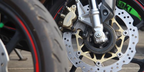 Cara Mencegah Cakram Motor Berkarat dengan 5 Tips Mudah