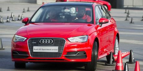 Top 7+ Tips Aman Bawa Mobil untuk Pemula: Kunci Perjalanan Nyaman