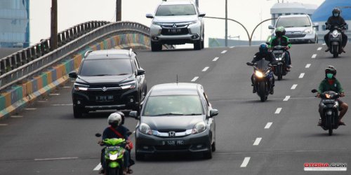 Apa Itu Overheat pada Mobil?, Dampak Berbahaya Overheat pada Mesin, Penyebab Umum Mobil Overheat, Pentingnya Memilih Air Radiator dan Oli yang Tepat, Tanda-Tanda Mobil Mengalami Overheat, Langkah Tepat Mengatasi Mesin Overheat, Perawatan Sistem Pendingin Mobil Agar Tidak Overheat, Apa yang Terjadi Jika Mobil Overheat? Kenali Dampak dan Solusinya