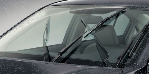 Tips Kaca Mobil Tetap Jernih Saat Hujan: Jaga Visibilitas Berkendara