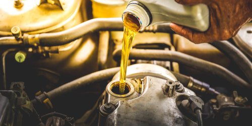Tips Memilih Oli yang Baik untuk Mobil: Kenali Jenis dan Viskositasnya