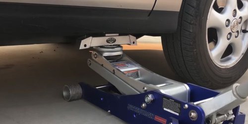 Apa Itu Dongkrak Mobil dan Mengapa Penting Dimiliki?, Cara Kerja Dongkrak: Mekanik vs Hidrolik, Mana yang Lebih Efisien?, Dongkrak Gunting: Solusi Ringkas untuk Mobil Kecil, Dongkrak Botol: Favorit karena Daya Angkat Tinggi, Dongkrak Buaya: Andal di Bengkel, Stabil di Permukaan Rata, Dongkrak Buaya Botol: Kombinasi Kekuatan dan Fleksibilitas, Dongkrak Kereta: Tangguh untuk Kendaraan Off-road dan Truk, Dongkrak Penyangga: Bukan untuk Mengangkat, Tapi Menopang, Kapan Harus Menggunakan Jenis Dongkrak Tertentu? Ini Tipsnya!, Tips Keamanan Saat Menggunakan Dongkrak Mobil, Rekomendasi Dongkrak Mobil untuk Kendaraan Harian, Top 6+ Jenis Dongkrak Mobil dan Cara Kerjanya yang Wajib Diketahui