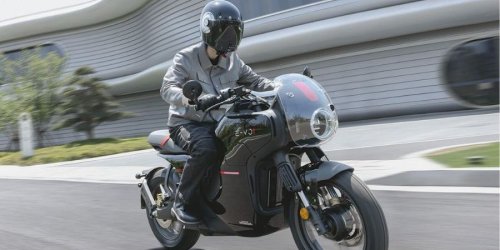 Skuter Listrik Honda E-VO Meluncur, Gaya Retro Cafe Racer dengan Fitur DJI