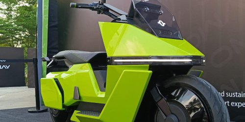 Bukan Cuma Nyentrik-Futuristik, Motor Listrik Omoway Ini juga Pintar