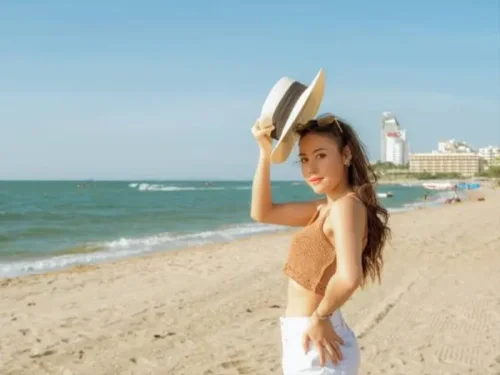 Top 13+ Rekomendasi Outfit ke Pantai agar Terlihat Fashionable