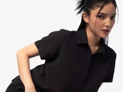 Top 4+ Inspirasi Outfit Kemeja Hitam untuk Wanita