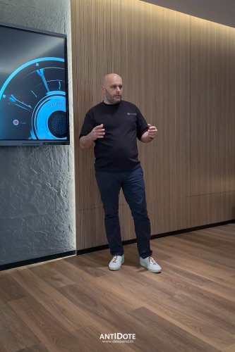 In Car Entertainment Di Balik Art in Motion &ndash; FILOSOFI SENI DAN TEKNOLOGI SELEVEL HYPERCAR
