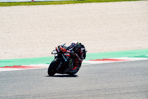 MotoGP Italia 2026 Aprilia Cetak Sejarah di Mugello: Bezzecchi Menang, Mart&iacute;n Finis Kedua