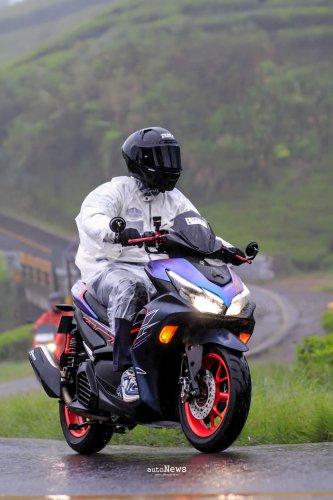 Tips Motor Tips Aman Naik Motor Saat Hujan Ala Yamaha &ndash; HINDARI AQUAPLANING