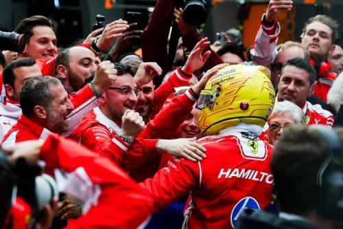 F1 GP China 2026 Duel Internal Ferrari &ndash; HAMILTON PODIUM, LECLERC TAK MAU MENGALAH