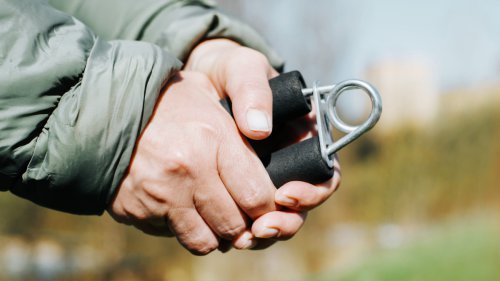 「握力を鍛えると健康になって寿命が延びる」という主張は本当なのか?