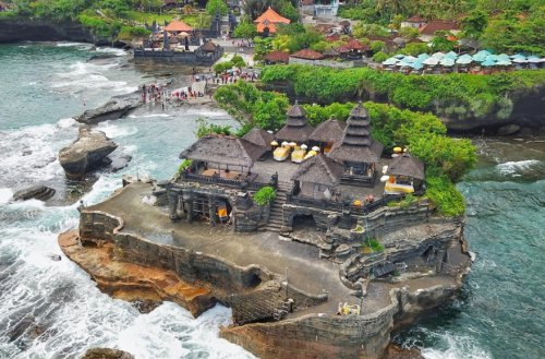 Tanah Lot Bali: Daya Tarik, Mitos dan Harga Tiket Masuk