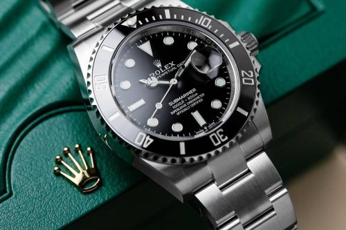 1. Berhasil dilelang senilai Rp275 miliar, Paul Newman&rsquo;s Rolex Daytona menjadi jam tangan termahal yang pernah terjual. Jam ini memiliki cerita bersejarah yang diberikan untuk Paul Newman oleh istrinya saat periode film 'Winning'., 2. The 1971 Rolex Daytona Reference 626 Unicorn terjual seharga Rp91 miliar. Jam ini punya model yang unik dan langka karena jadi satu-satunya model jam Rolex yang dilengkapi dengan emas putih 18 karat., 3. The Rolex Bao Dai terjual dengan harga Rp79 miliar pada acara lelang Phillips di Jenewa tahun 2017. Kasing emas dan pelat hitam pada jam ini jadi salah satu yang terlangka di dunia., 4. Awalnya diproduksi untuk hadiah kemenangan sebuah tim balap, The Antimagnetique Reference 4113 dijual senilai Rp39 miliar. Jam ini dirancang dengan kasing jam Rolex terbesar, yaitu sepanjang 44 mm., 5. Jam Rolex GMT-Master Reference 1675 ini sempat dipakai oleh Marlon Brando dalam film 'Apocalypse Now'. Namanya pun diukir di bagian belakang jam ini dan berhasil terjual dengan harga Rp30 miliar., Deretan Jam Tangan Rolex Termahal yang Pernah Terjual