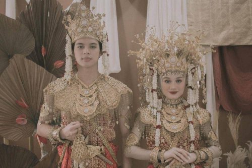 1. Aesan Gede, Pakaian Laki-Laki, Pakaian Perempuan, 2. Aesan Paksangko, Pakaian Laki-Laki, Pakaian Perempuan, Baju Adat Palembang yang Unik, Mewah, dan Penuh Makna