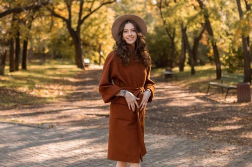 1. Warna hazelnut seperti apa, 2. Warna hazelnut cocok untuk warna kulit apa?, 3. Warna apa yang cocok dengan hazelnut?, 4. Baju warna hazelnut cocok dengan hijab warna apa?, Warna Hazelnut Seperti Apa? Kenali Warnanya yang Kecokelatan