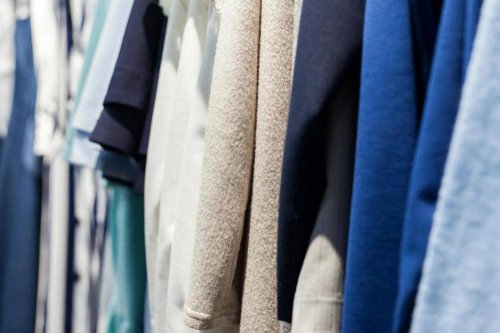 1. Apa itu bahan polyester?, 2. Kelebihan bahan polyester, 3. Kekurangan bahan polyester, 4. Jenis bahan polyester, Bahan Polyester: Karakteristik, Kelebihan, dan Kekurangannya