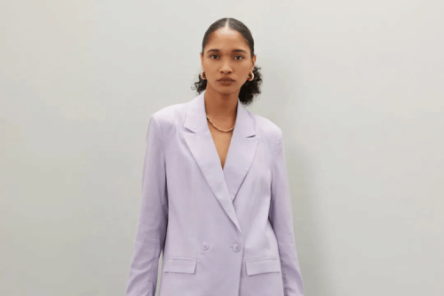 1. Blazer Lilac dan Kombinasi Serba Netral, 2. Gaya Monokrom Pakai Blazer Lilac, 3. Gaya Kasual yang Keren Pakai Blazer Lilac dan Jeans, 4. Kombinasi Blazer Lilac dan Bawahan yang Kontras  , 5. Gaya Effortless Pakai Blazer Putih dan Celana Pendek, Ide Modis Mix and Match Blazer Warna Lilac
