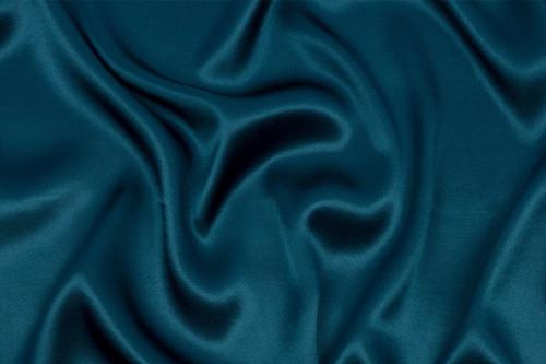 1. Asal dan Proses Pembuatan, 2. Permukaan dan Tampilan Rayon dan Viscose, 3. Kenyamanan Rayon dan Viscose, 4. Daya Tahan serta Perawatan Rayon dan Viscose, Perbedaan Kain Rayon dan Viscose, Mirip tapi Tak Sama!