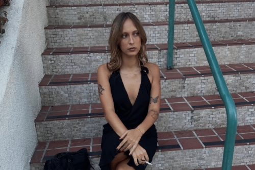 1. Liburan musim panas, 2. Warna hitam untuk penampilan yang misterius, 3. Bohemian minimalis, 4. Tiru gaya perawat&nbsp;, 5.  Gaya Y2K seperti Bella Hadid, Deretan Gaya Aydan Nix, Adik Tiri Gigi dan Bella Hadid