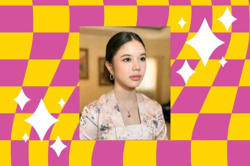 1. Safeea Ahmad tampil kompak dengan para kakaknya menggunakan pakaian serba hitam., 2. Safeea Ahmad tunjukkan gaya akrabnya dengan pasangan Al Ghazali, Alyssa Daguis&eacute; yang kini telah resmi menjadi istri., 3. Pada momen akad nikah Al Ghazali dan Alyssa Daguis&eacute;, Safeea Ahmad tampil mencuri perhatian dengan kebaya  berwarna hijau sage bertabur payet., 4. Perpaduan kebaya pink dengan rambut yang sanggul khas Jawa turut menjadi salah satu penampilan Safeea Ahmad di rangkaian pernikahan sang kakak., 5. Safeea Ahmad menggunakan kebaya kutubaru berdetail bunga-bunga saat ikut hadir di prosesi sungkeman dan siraman Al Ghazali., Potret Gaya Safeea Ahmad, Anak Ahmad Dhani &amp; Mulan Jameela